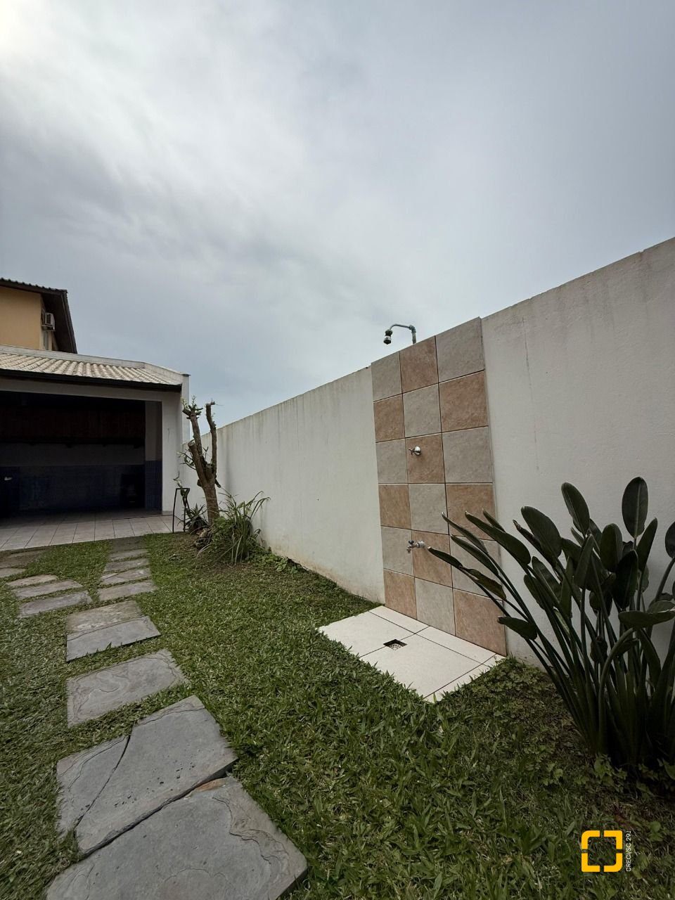 Casa com 502m², 9 quartos (sendo 3 suítes), 4 garagens, no bairro Ingleses em Florianópolis