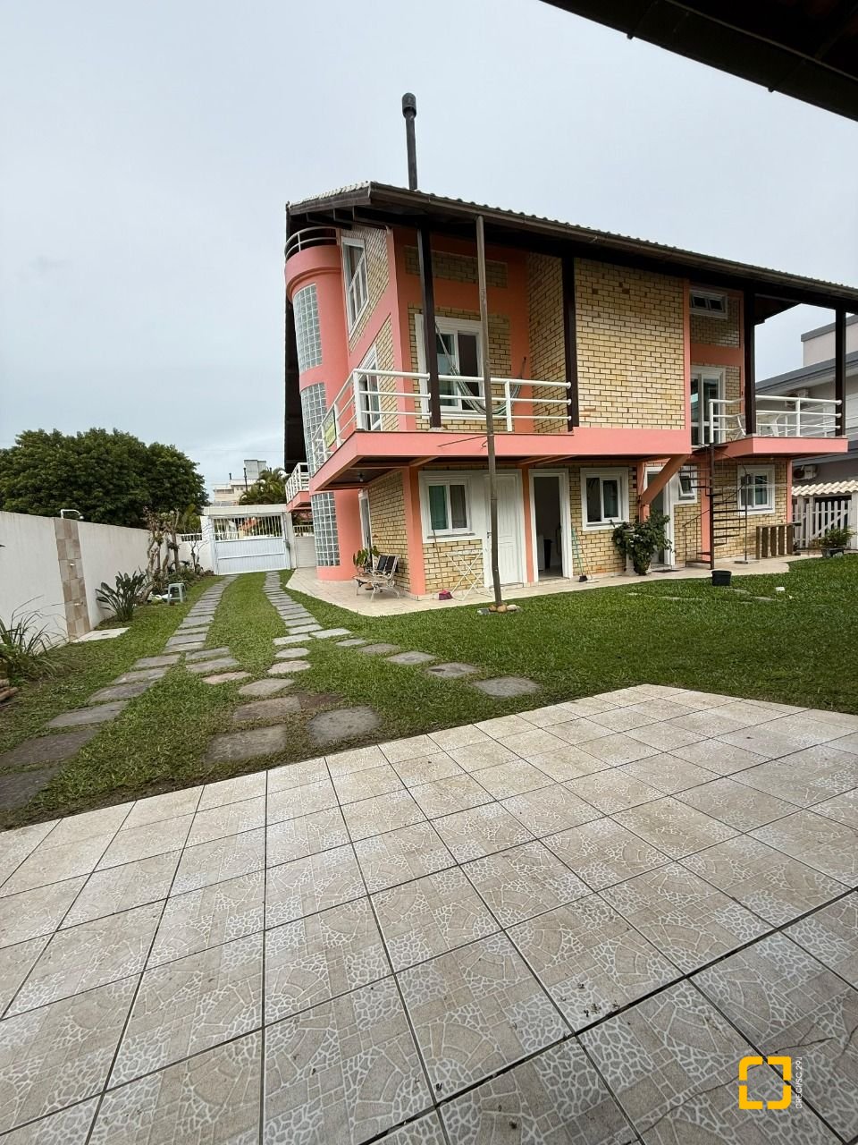 Casa com 502m², 9 quartos (sendo 3 suítes), 4 garagens, no bairro Ingleses em Florianópolis