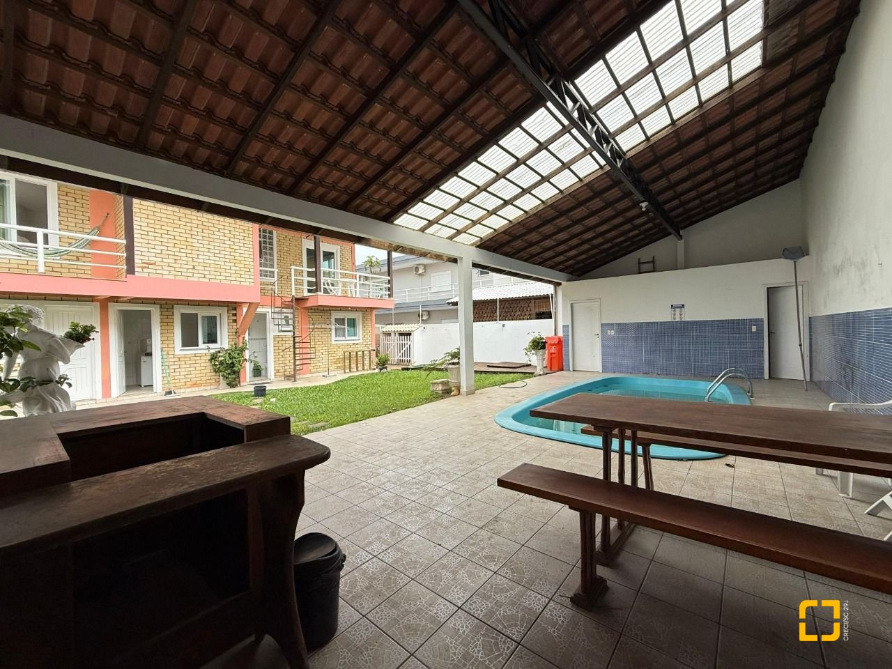 Casa com 502m², 9 quartos (sendo 3 suítes), 4 garagens, no bairro Ingleses em Florianópolis