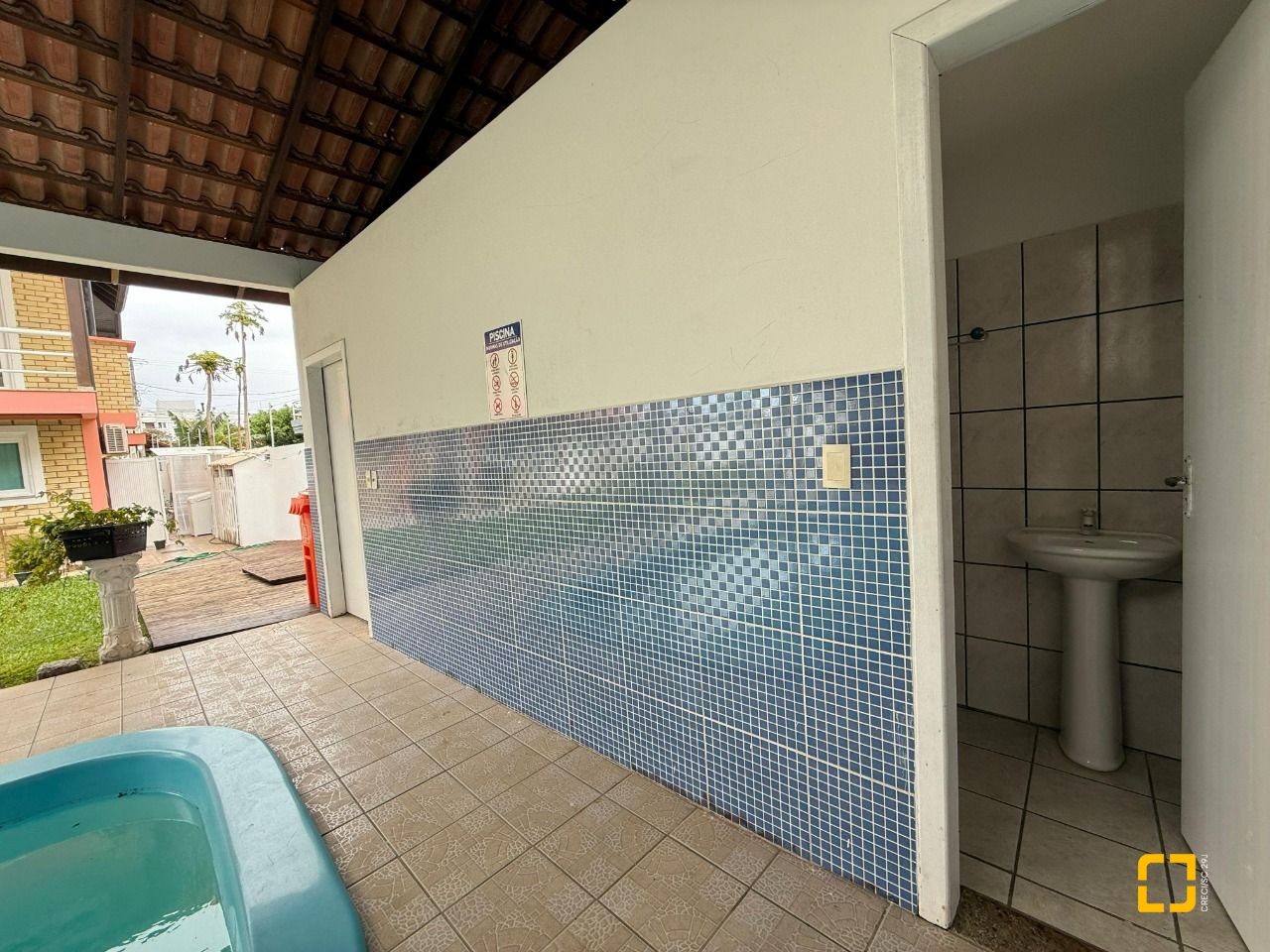 Casa com 502m², 9 quartos (sendo 3 suítes), 4 garagens, no bairro Ingleses em Florianópolis