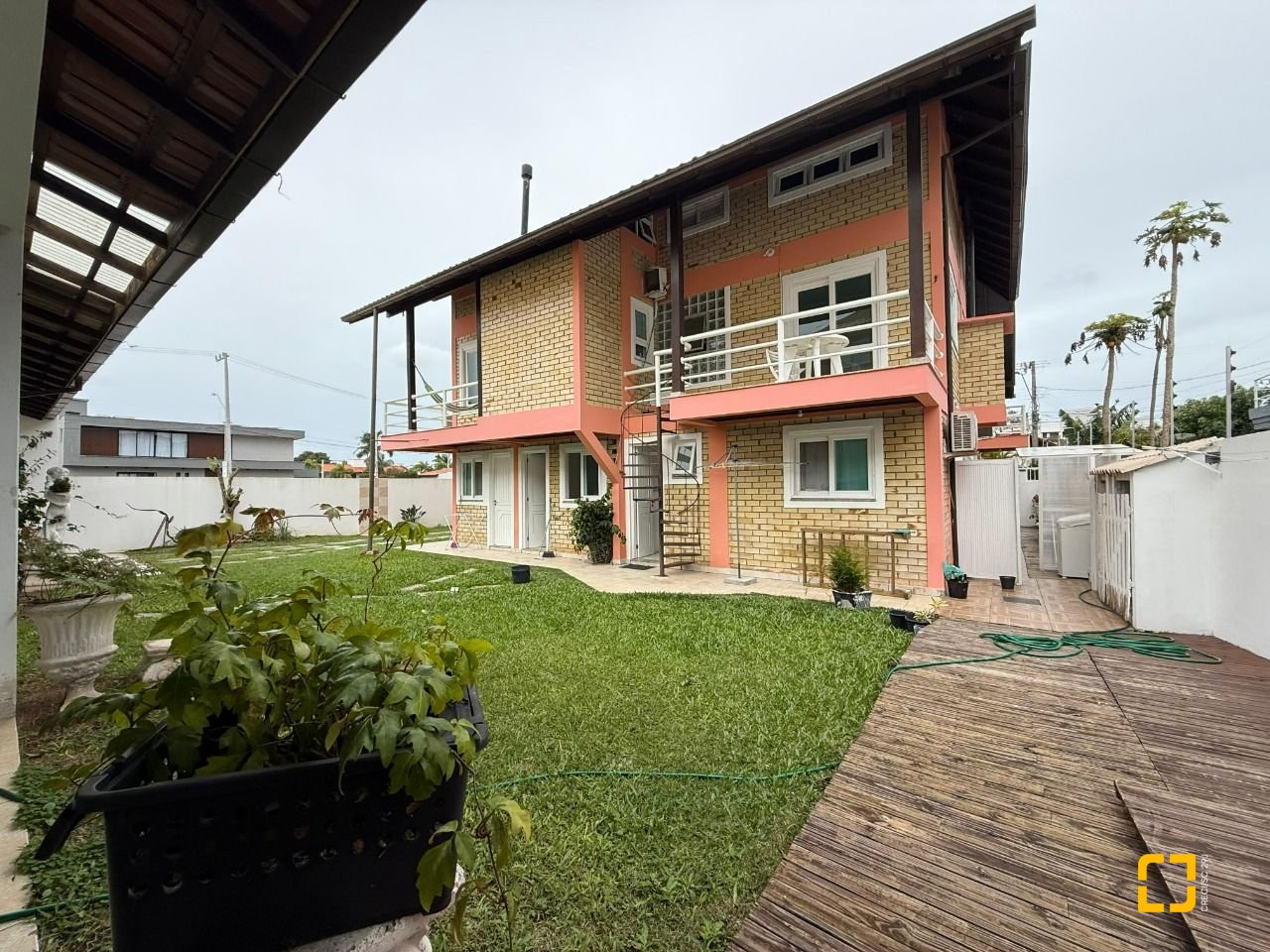 Casa com 502m², 9 quartos (sendo 3 suítes), 4 garagens, no bairro Ingleses em Florianópolis