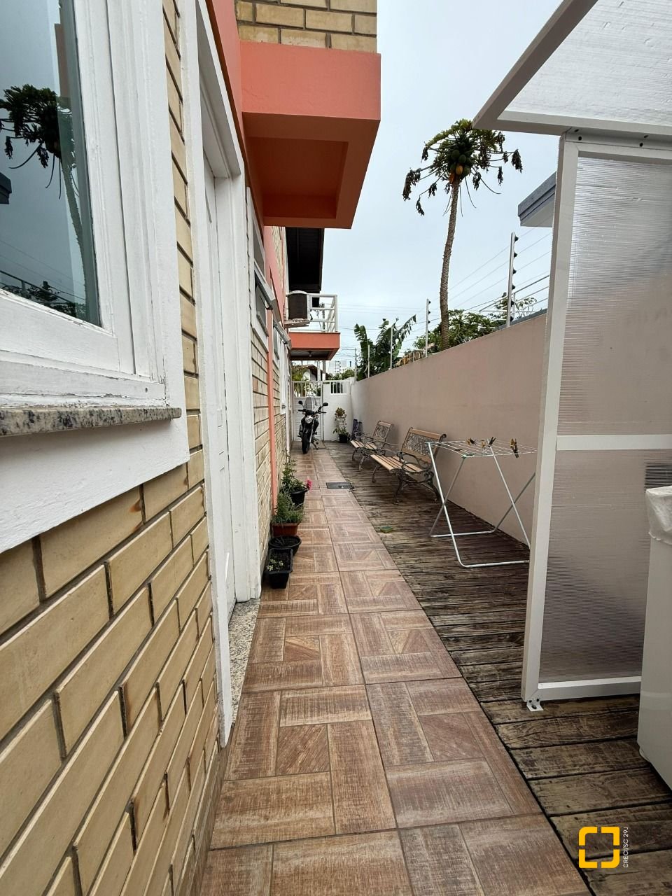 Casa com 502m², 9 quartos (sendo 3 suítes), 4 garagens, no bairro Ingleses em Florianópolis