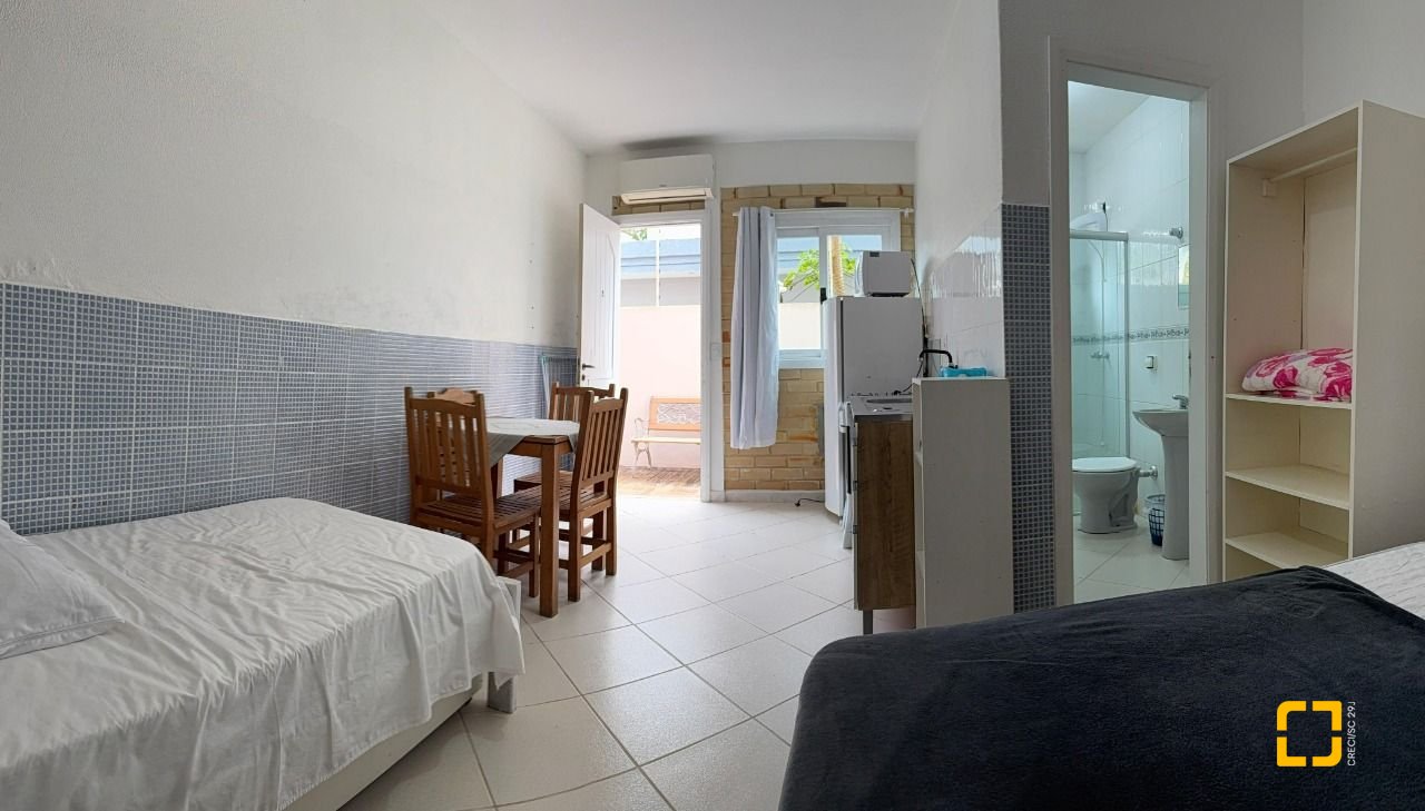 Casa com 502m², 9 quartos (sendo 3 suítes), 4 garagens, no bairro Ingleses em Florianópolis