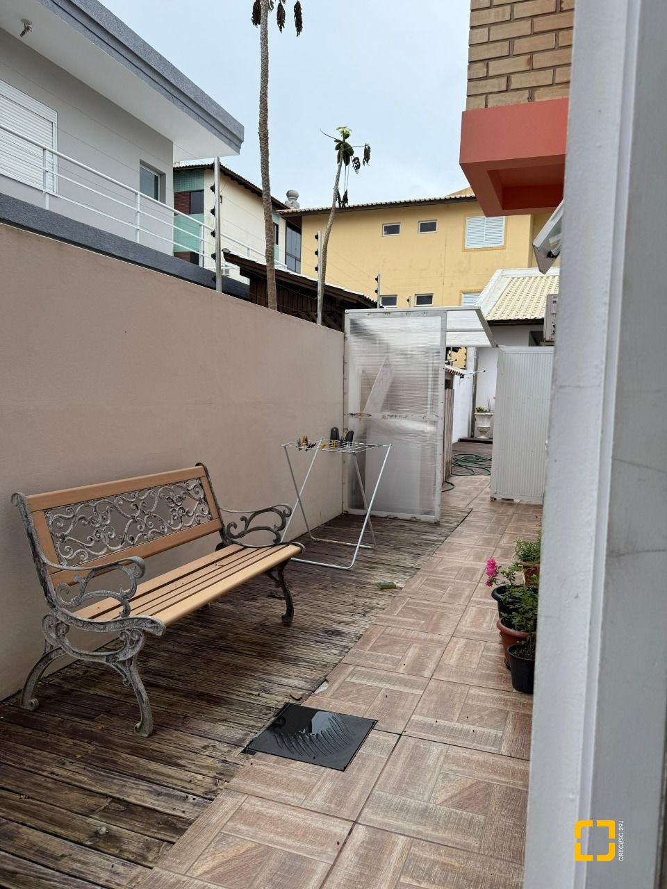 Casa com 502m², 9 quartos (sendo 3 suítes), 4 garagens, no bairro Ingleses em Florianópolis