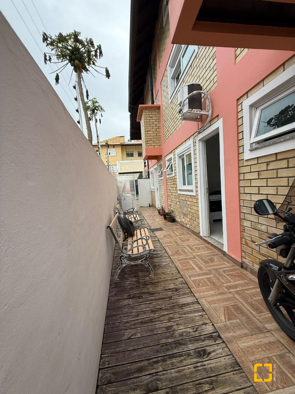 Casa com 502m², 9 quartos (sendo 3 suítes), 4 garagens, no bairro Ingleses em Florianópolis