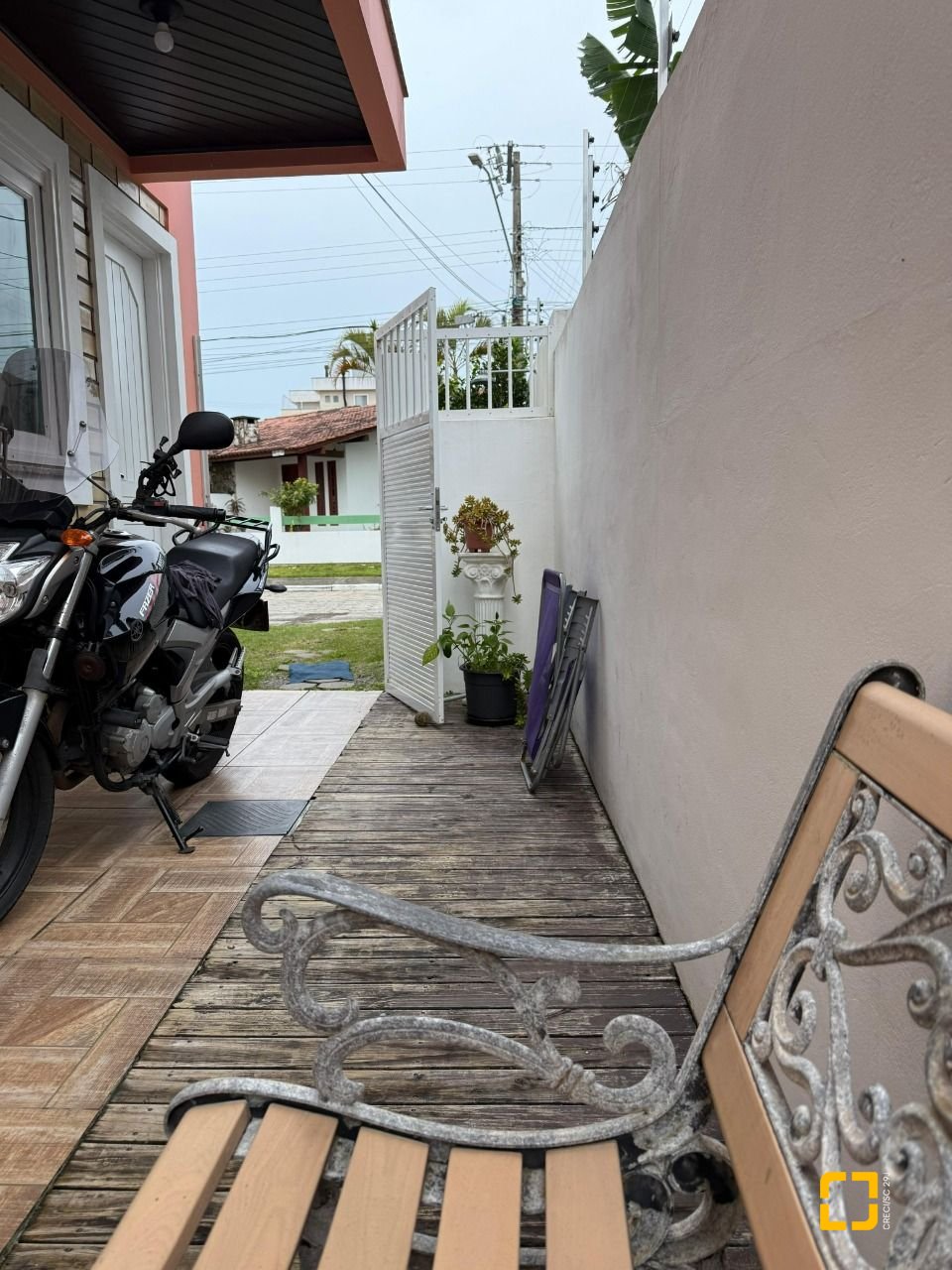 Casa com 502m², 9 quartos (sendo 3 suítes), 4 garagens, no bairro Ingleses em Florianópolis