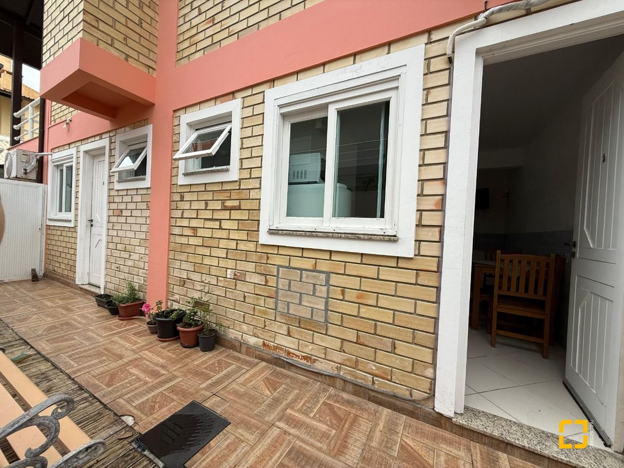 Casa com 502m², 9 quartos (sendo 3 suítes), 4 garagens, no bairro Ingleses em Florianópolis
