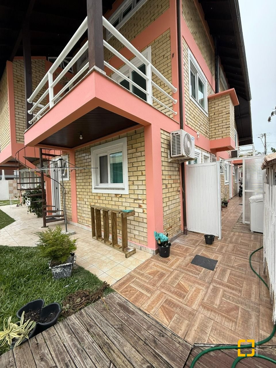 Casa com 502m², 9 quartos (sendo 3 suítes), 4 garagens, no bairro Ingleses em Florianópolis