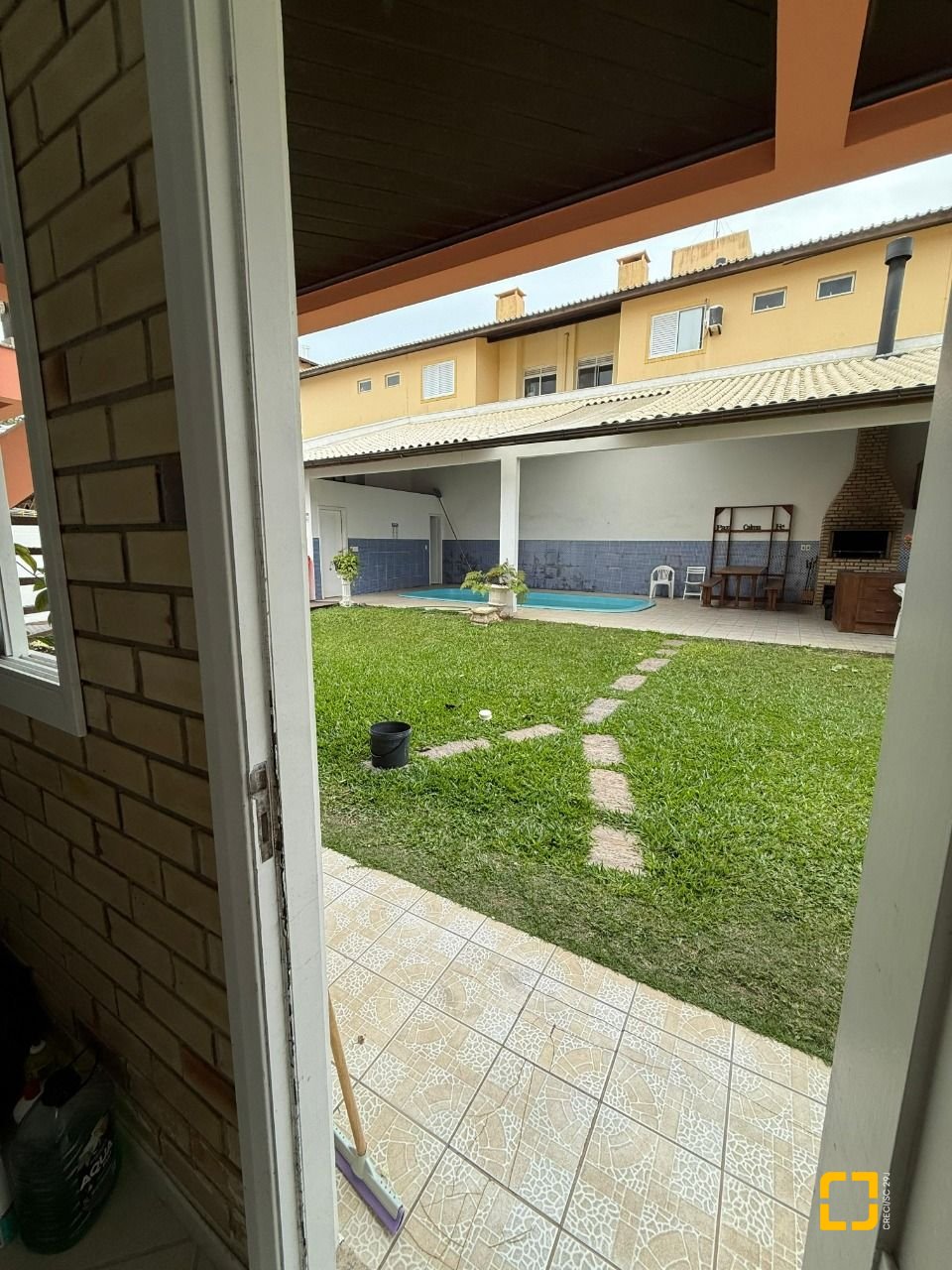 Casa com 502m², 9 quartos (sendo 3 suítes), 4 garagens, no bairro Ingleses em Florianópolis