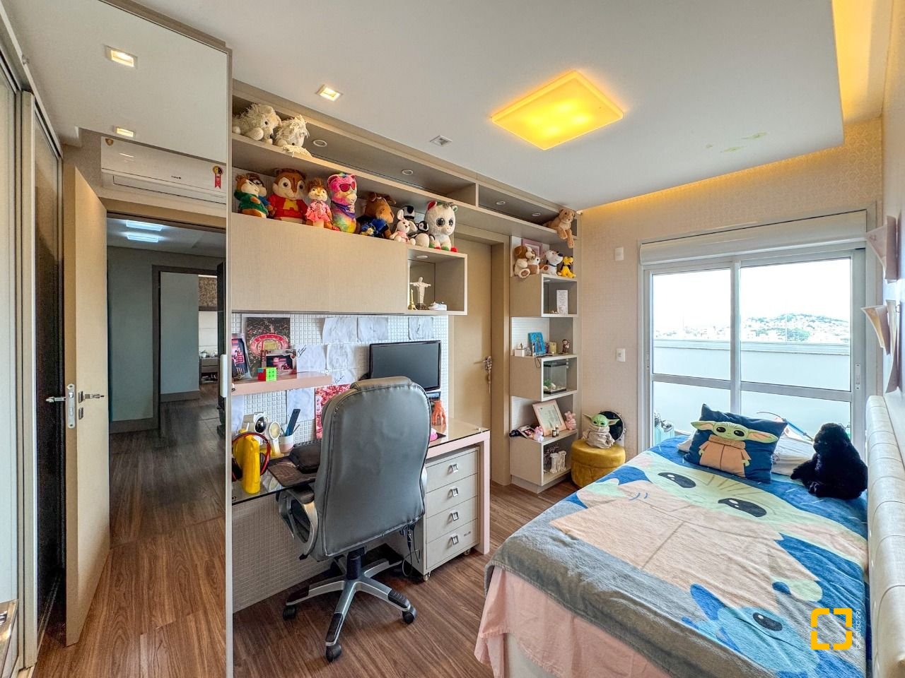 Cobertura com 175m², 5 quartos (sendo 2 suítes), 2 garagens, no bairro Estreito em Florianópolis