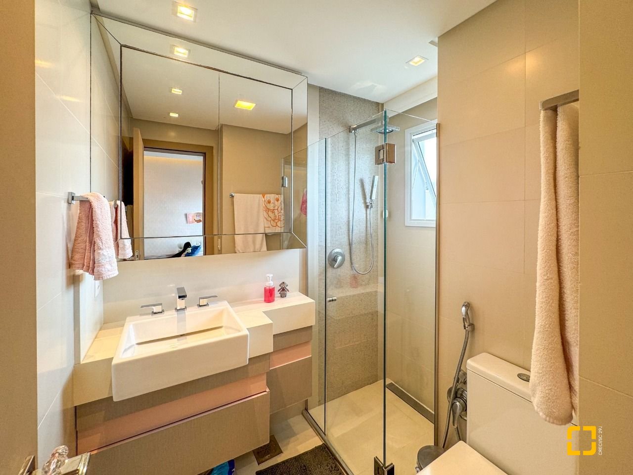 Cobertura com 175m², 5 quartos (sendo 2 suítes), 2 garagens, no bairro Estreito em Florianópolis