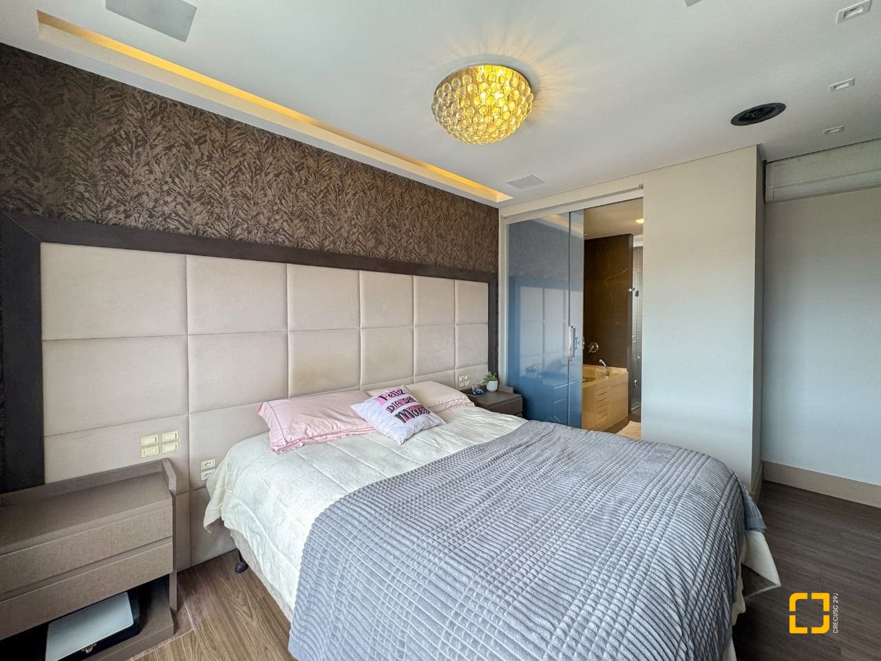 Cobertura com 175m², 5 quartos (sendo 2 suítes), 2 garagens, no bairro Estreito em Florianópolis