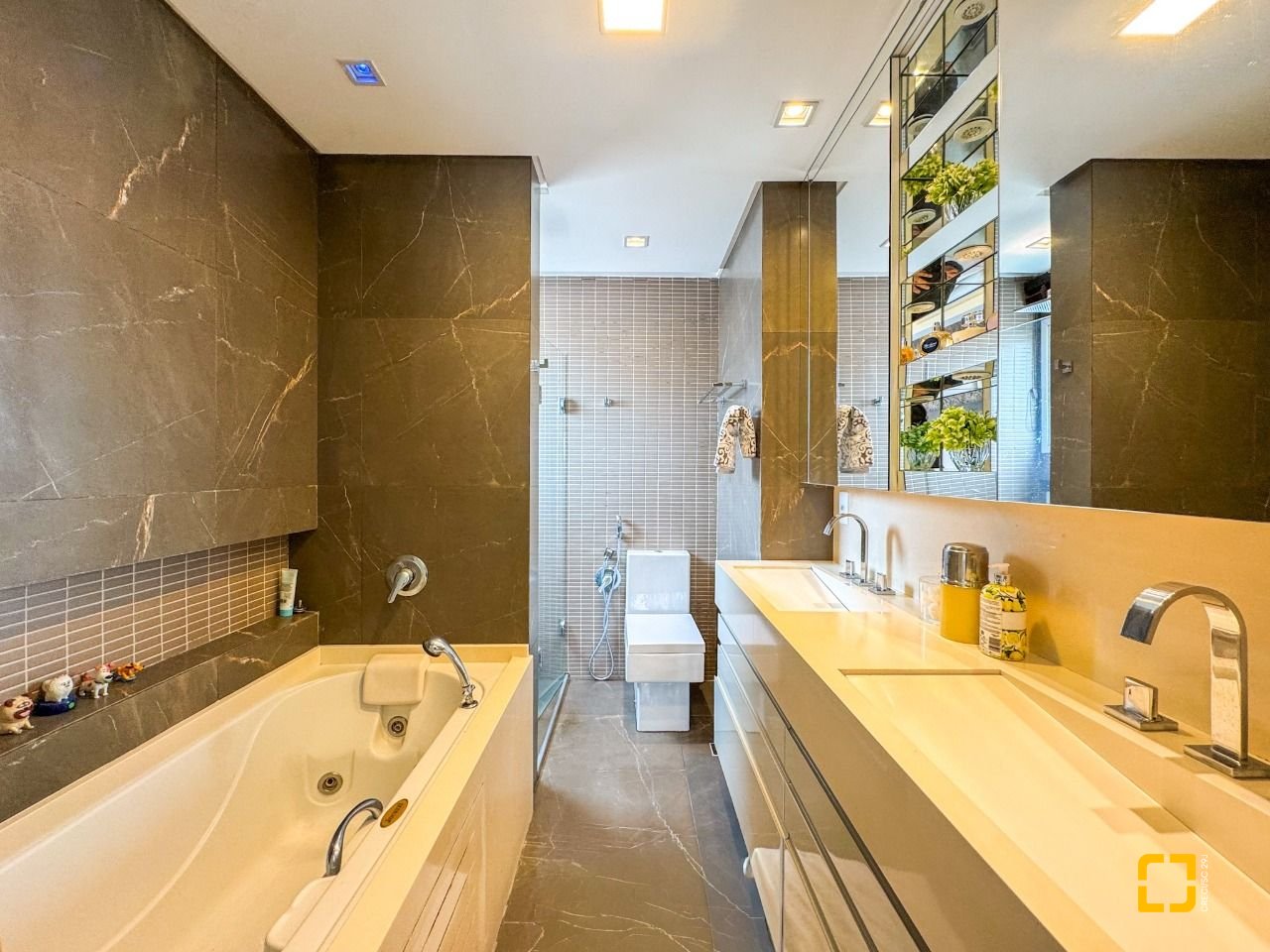 Cobertura com 175m², 5 quartos (sendo 2 suítes), 2 garagens, no bairro Estreito em Florianópolis