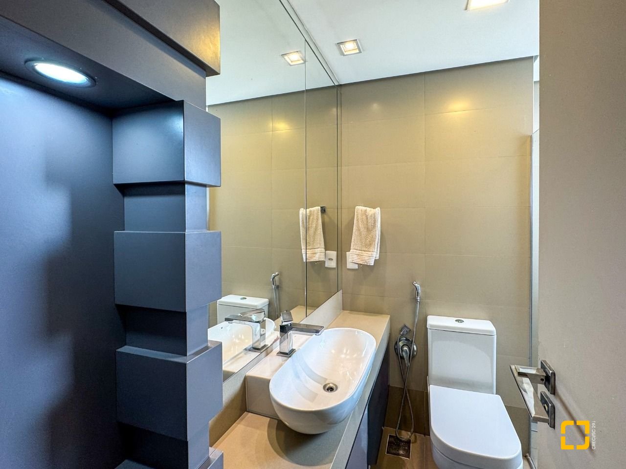 Cobertura com 175m², 5 quartos (sendo 2 suítes), 2 garagens, no bairro Estreito em Florianópolis
