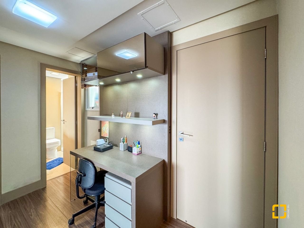 Cobertura com 175m², 5 quartos (sendo 2 suítes), 2 garagens, no bairro Estreito em Florianópolis