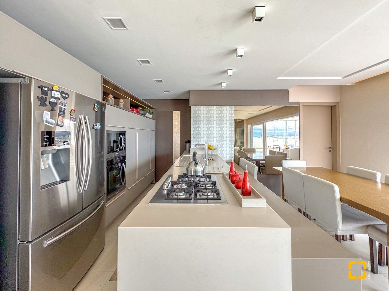 Cobertura com 175m², 5 quartos (sendo 2 suítes), 2 garagens, no bairro Estreito em Florianópolis