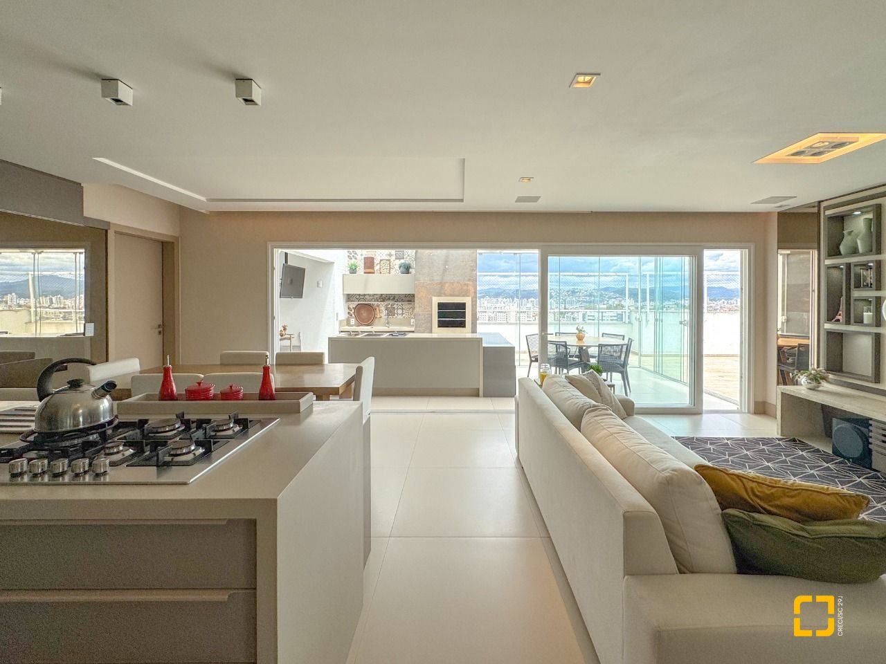 Cobertura com 175m², 5 quartos (sendo 2 suítes), 2 garagens, no bairro Estreito em Florianópolis