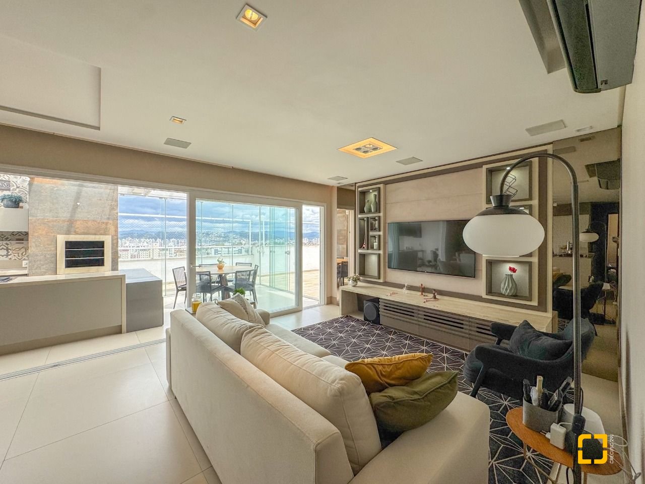 Cobertura com 175m², 5 quartos (sendo 2 suítes), 2 garagens, no bairro Estreito em Florianópolis