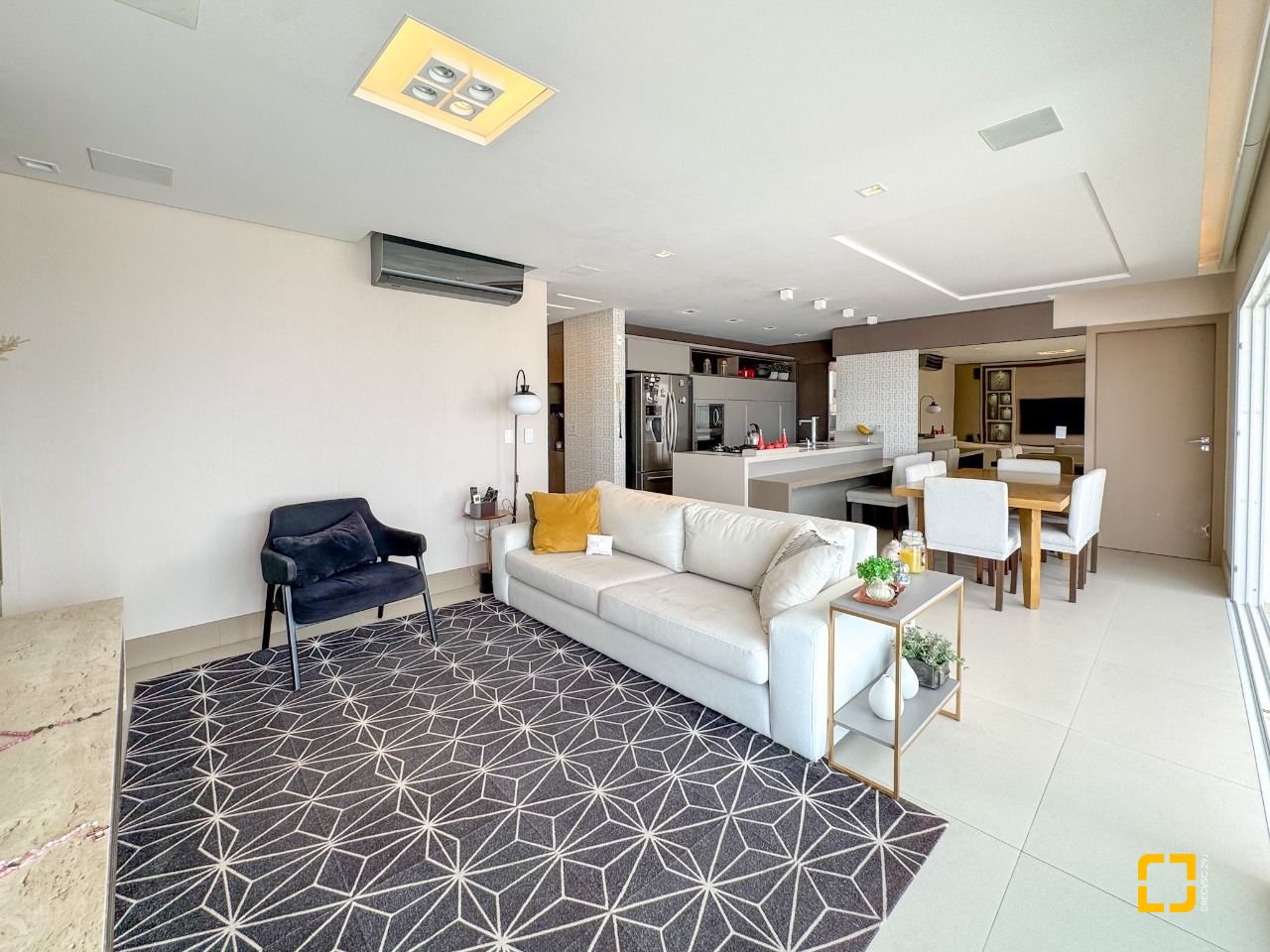 Cobertura com 175m², 5 quartos (sendo 2 suítes), 2 garagens, no bairro Estreito em Florianópolis