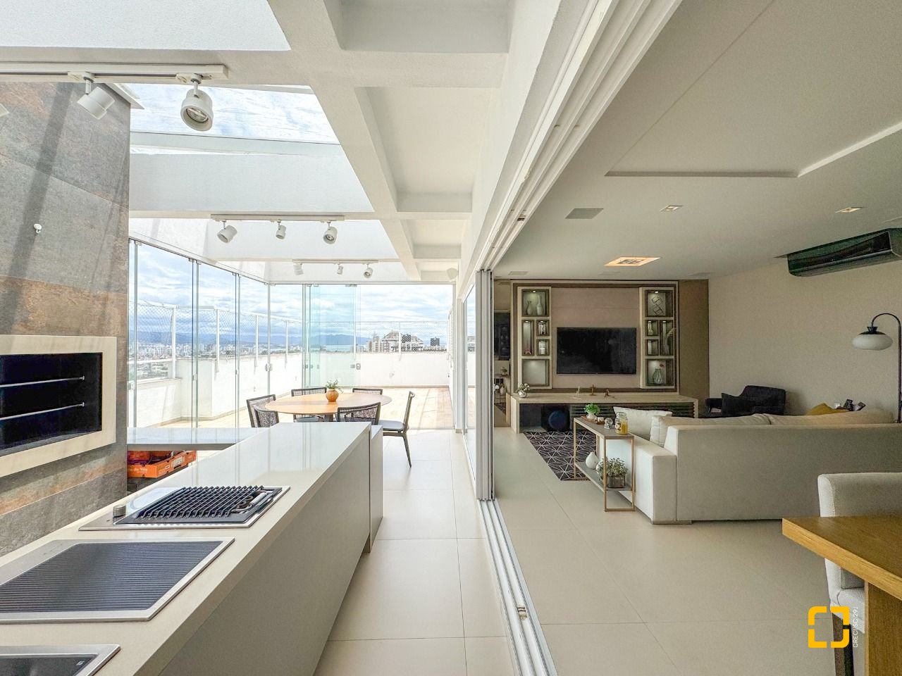 Cobertura com 175m², 5 quartos (sendo 2 suítes), 2 garagens, no bairro Estreito em Florianópolis