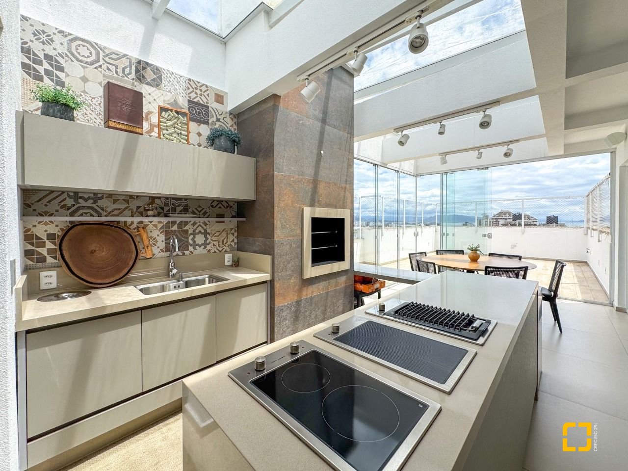 Cobertura com 175m², 5 quartos (sendo 2 suítes), 2 garagens, no bairro Estreito em Florianópolis