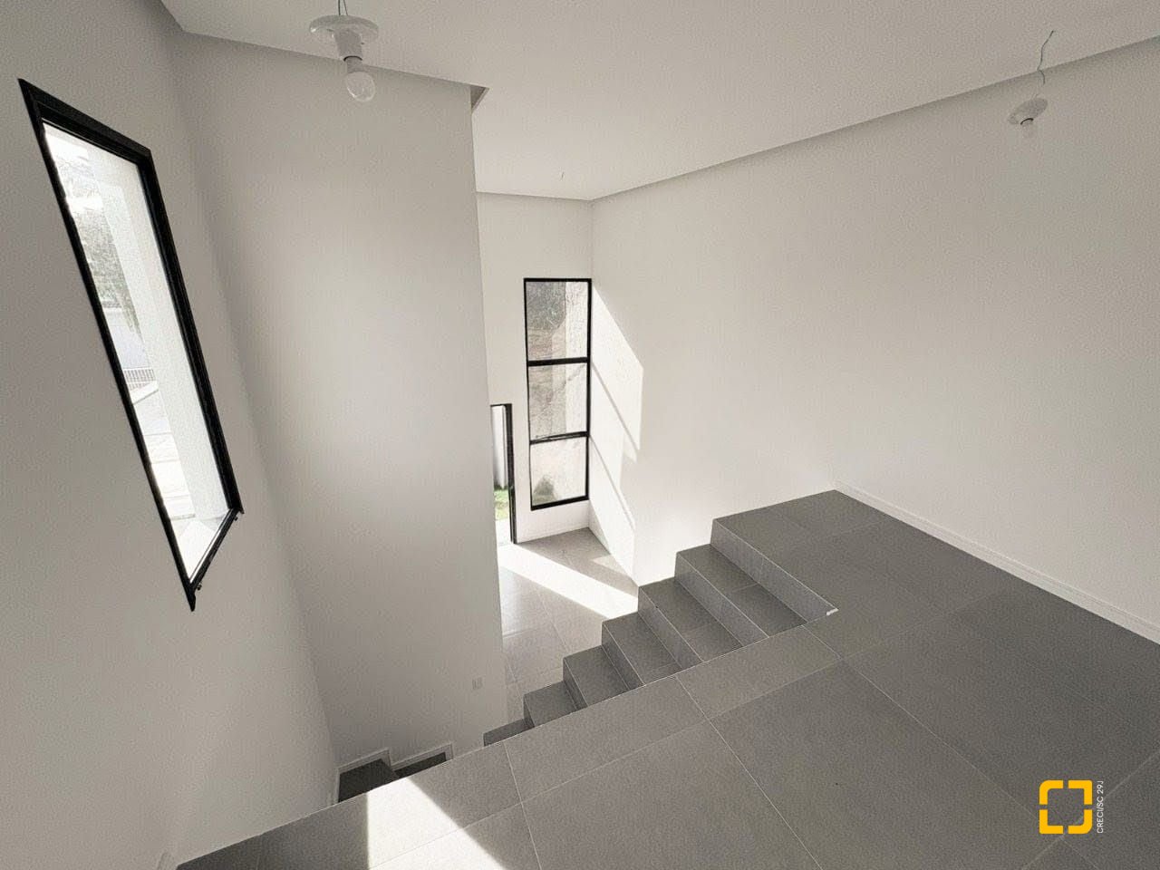 Casa com 131m², 4 quartos (sendo 1 suíte), 2 garagens, no bairro Carianos em Florianópolis