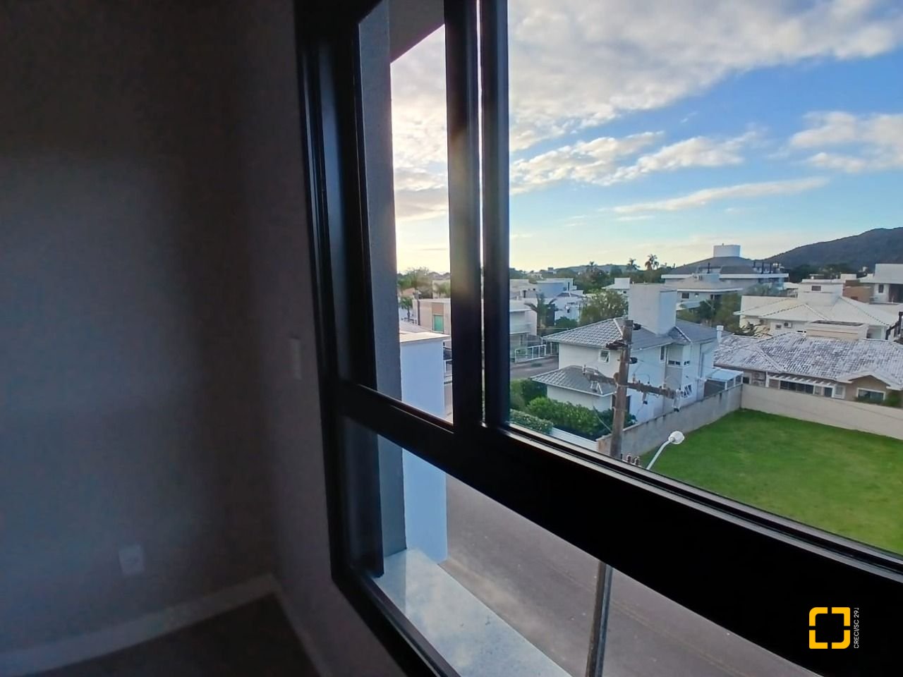 Apartamento com 60m², 1 quarto, 1 garagem, no bairro Cachoeira do Bom Jesus em Florianópolis