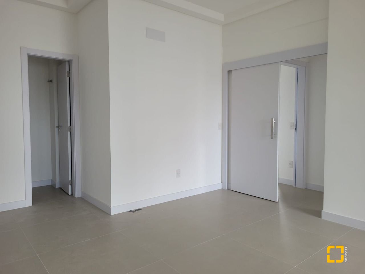 Apartamento com 73m², 4 quartos (sendo 2 suítes), 1 garagem, no bairro Beiramar em Florianópolis