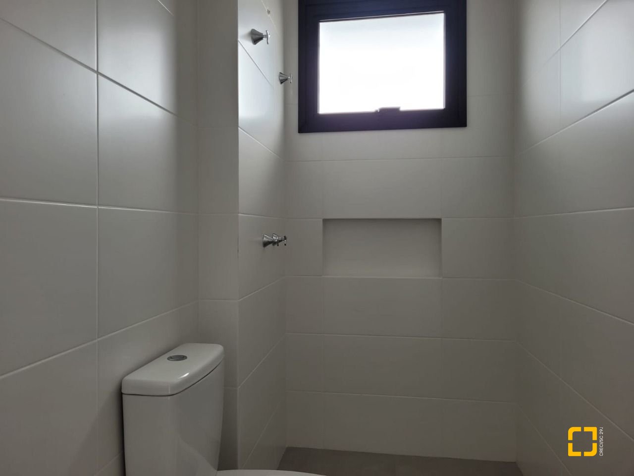 Apartamento com 73m², 4 quartos (sendo 2 suítes), 1 garagem, no bairro Beiramar em Florianópolis