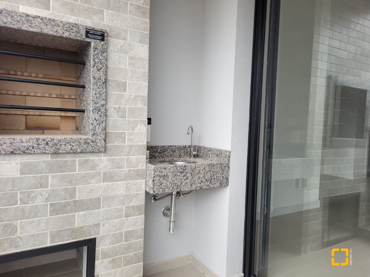 Apartamento com 73m², 4 quartos (sendo 2 suítes), 1 garagem, no bairro Beiramar em Florianópolis