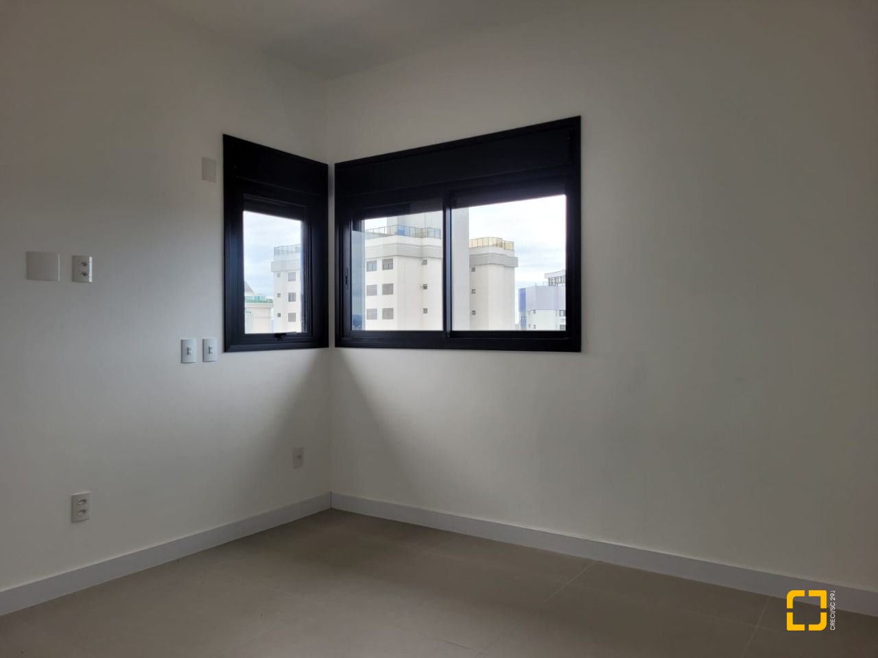 Apartamento com 73m², 4 quartos (sendo 2 suítes), 1 garagem, no bairro Beiramar em Florianópolis