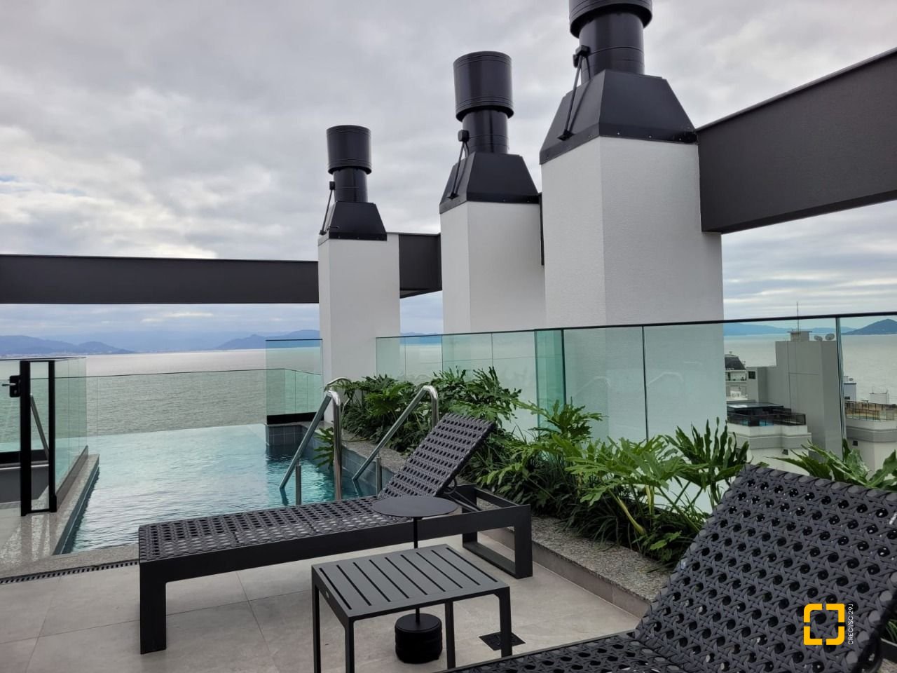 Apartamento com 73m², 4 quartos (sendo 2 suítes), 1 garagem, no bairro Beiramar em Florianópolis