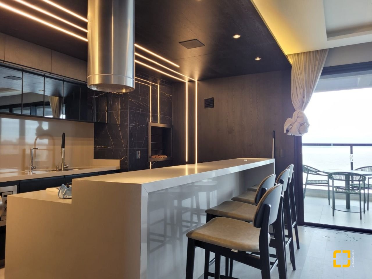 Apartamento com 73m², 4 quartos (sendo 2 suítes), 1 garagem, no bairro Beiramar em Florianópolis