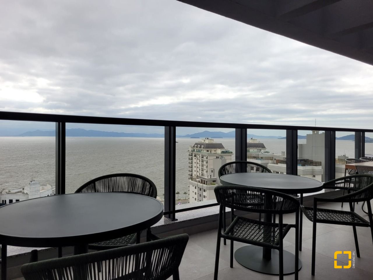 Apartamento com 73m², 4 quartos (sendo 2 suítes), 1 garagem, no bairro Beiramar em Florianópolis
