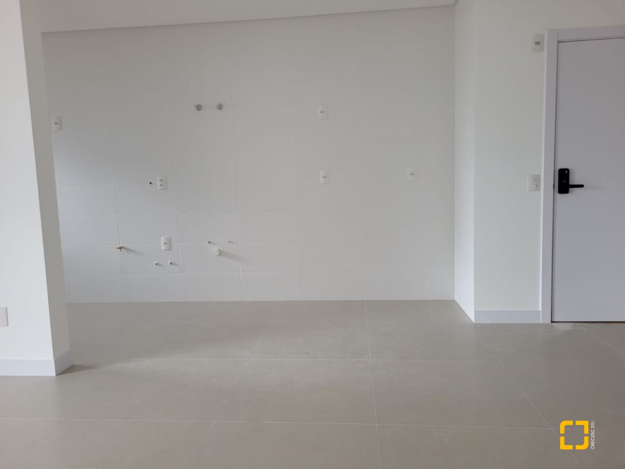 Apartamento com 73m², 4 quartos (sendo 2 suítes), 1 garagem, no bairro Beiramar em Florianópolis