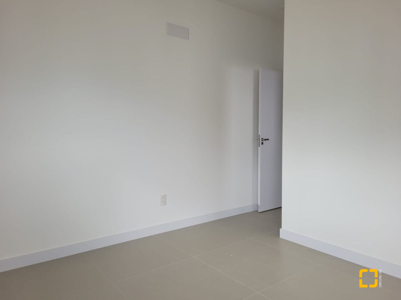 Apartamento com 73m², 4 quartos (sendo 2 suítes), 1 garagem, no bairro Beiramar em Florianópolis