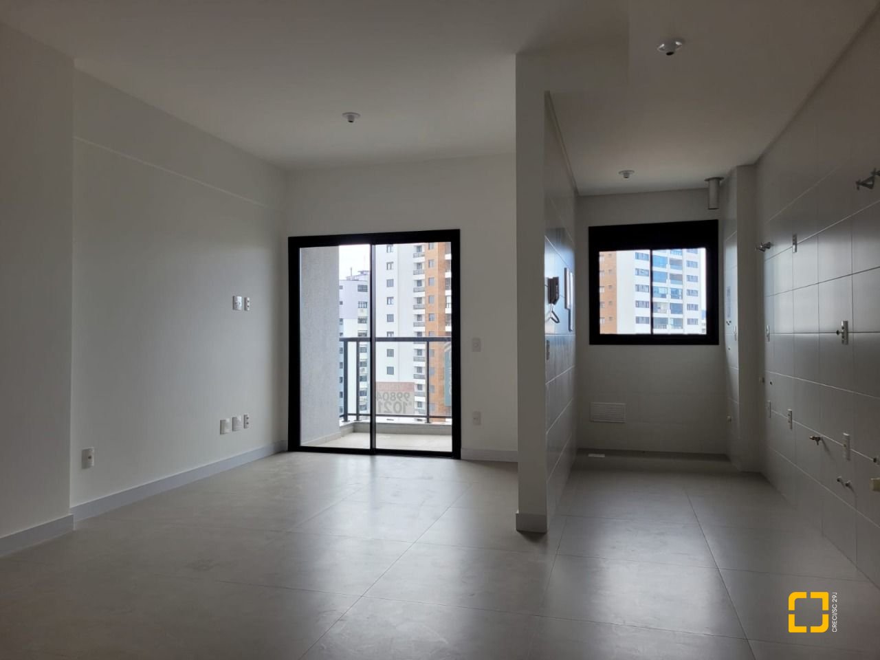Apartamento com 73m², 4 quartos (sendo 2 suítes), 1 garagem, no bairro Beiramar em Florianópolis