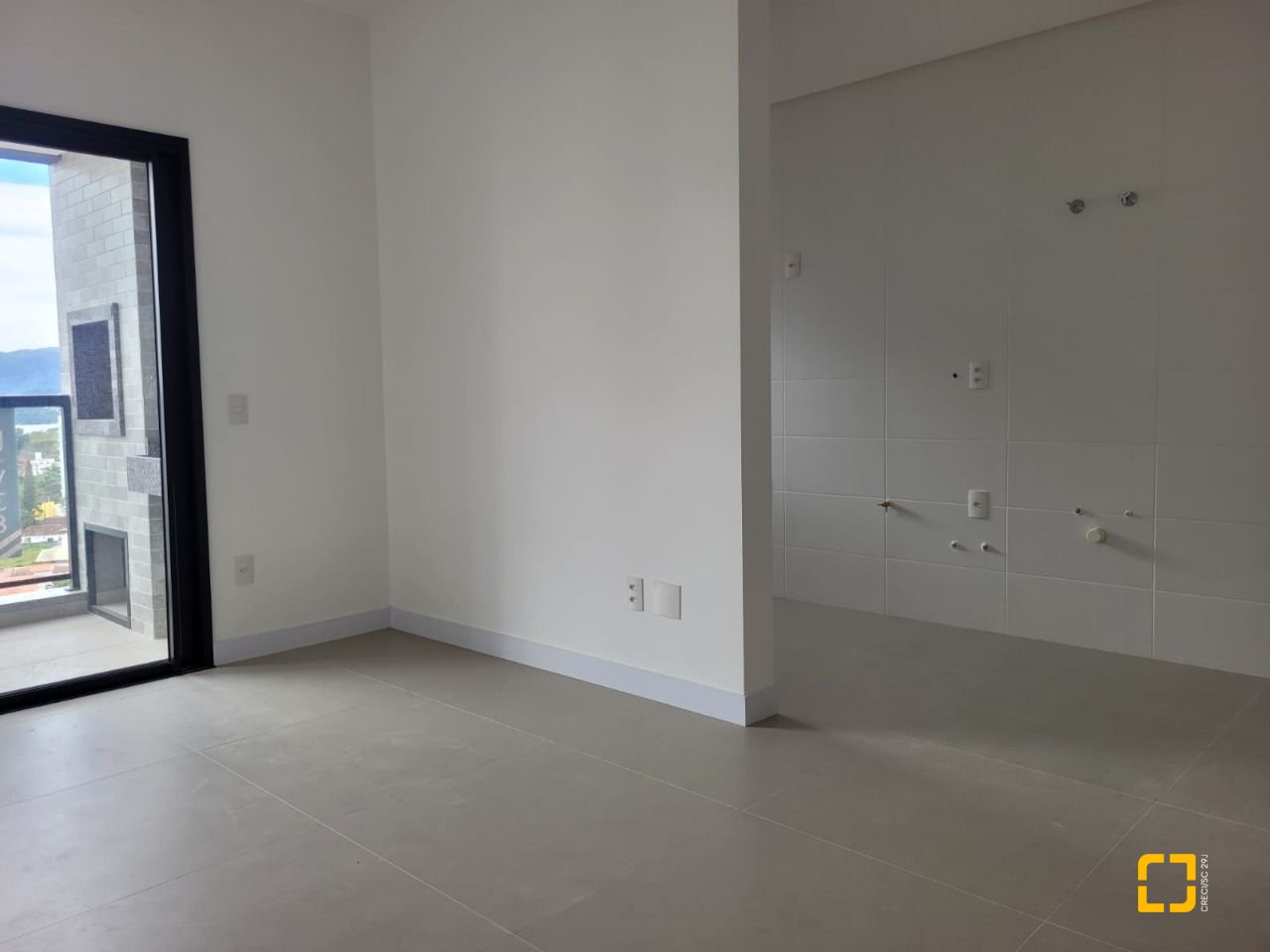 Apartamento com 73m², 4 quartos (sendo 2 suítes), 1 garagem, no bairro Beiramar em Florianópolis