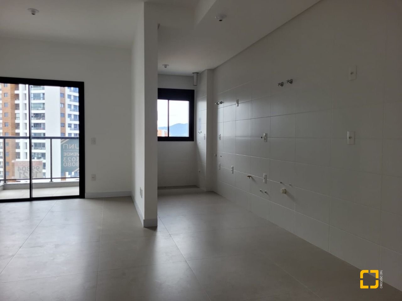 Apartamento com 73m², 4 quartos (sendo 2 suítes), 1 garagem, no bairro Beiramar em Florianópolis