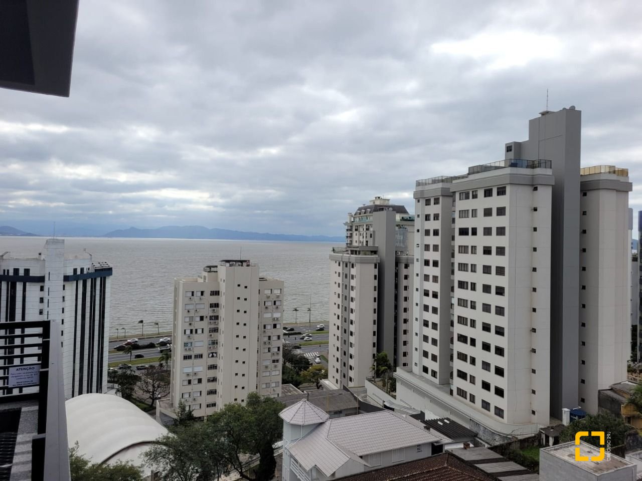 Apartamento com 73m², 4 quartos (sendo 2 suítes), 1 garagem, no bairro Beiramar em Florianópolis