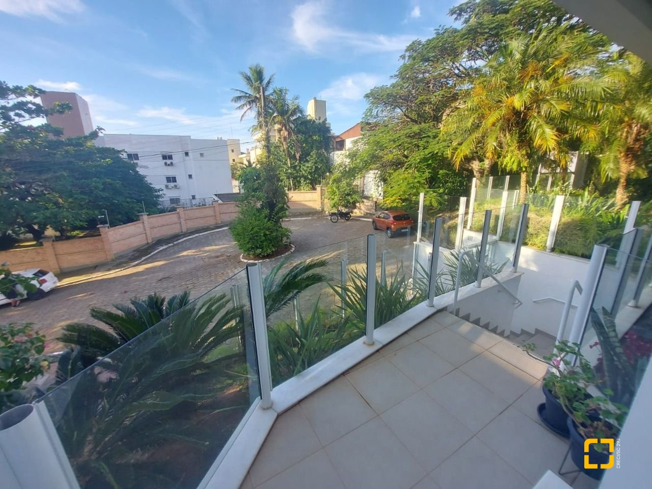 Casa com 475m², 14 quartos (sendo 7 suítes), 8 garagens, no bairro Canasvieiras em Florianópolis