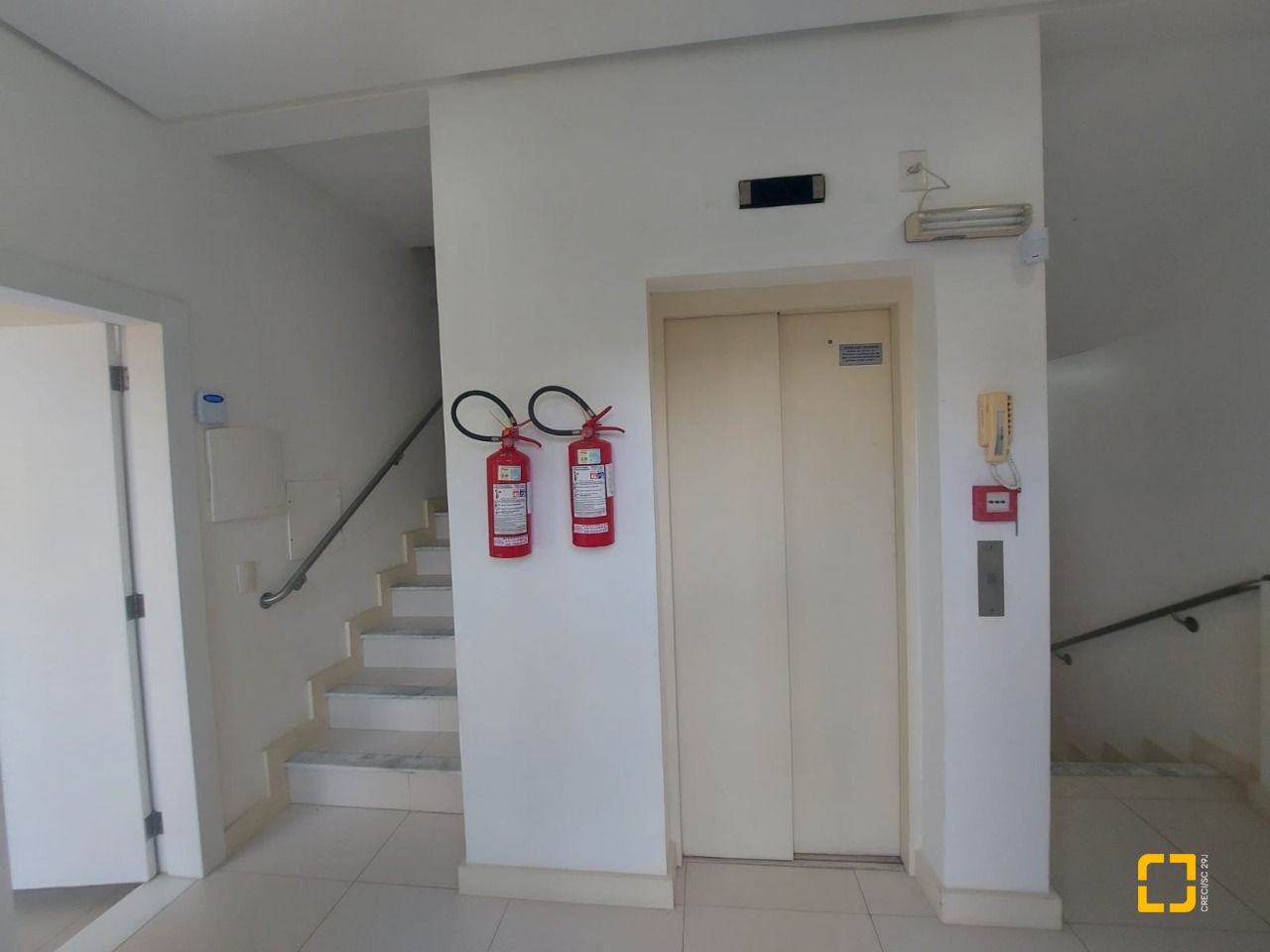 Casa com 475m², 14 quartos (sendo 7 suítes), 8 garagens, no bairro Canasvieiras em Florianópolis