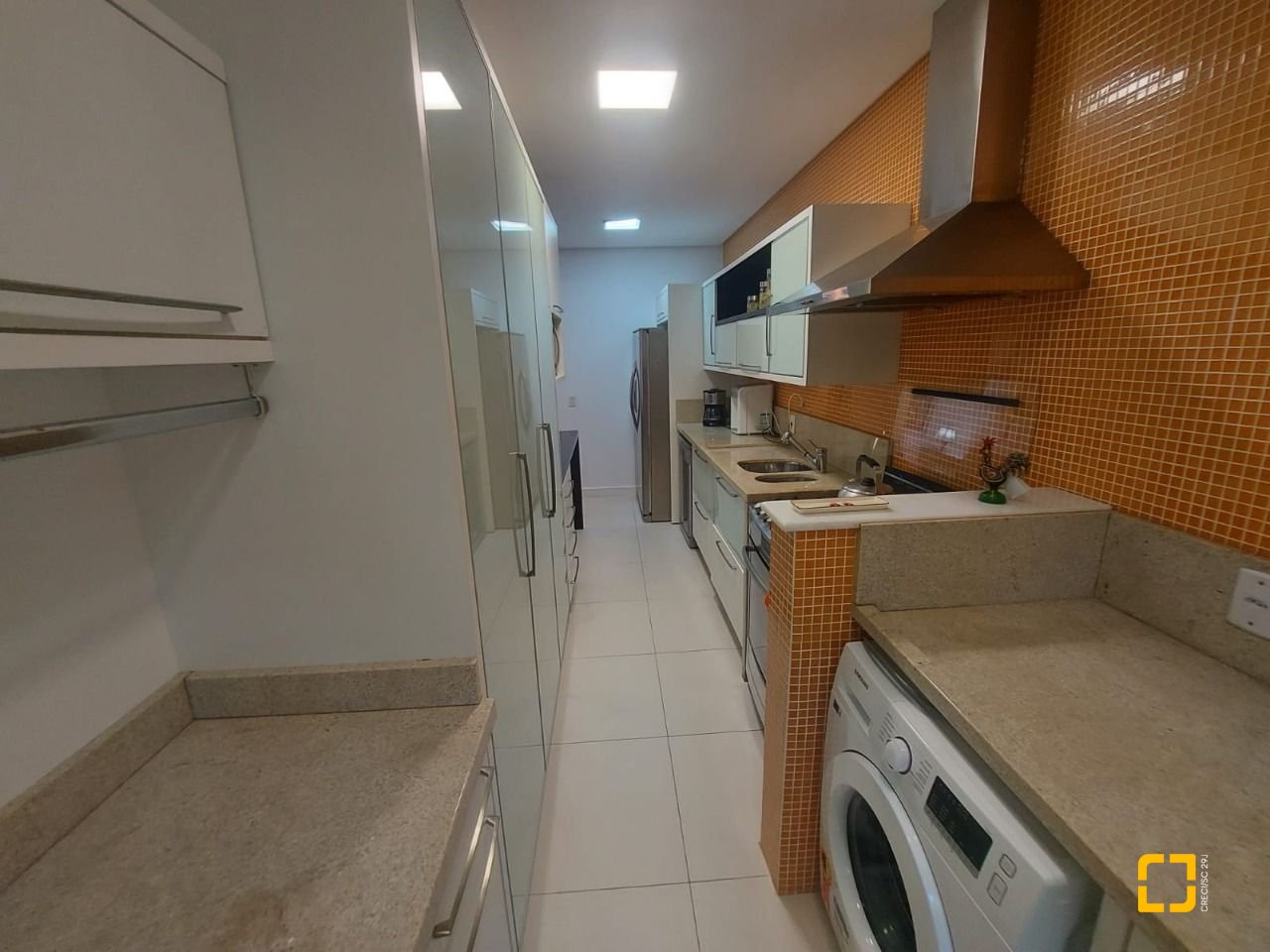 Casa com 475m², 14 quartos (sendo 7 suítes), 8 garagens, no bairro Canasvieiras em Florianópolis
