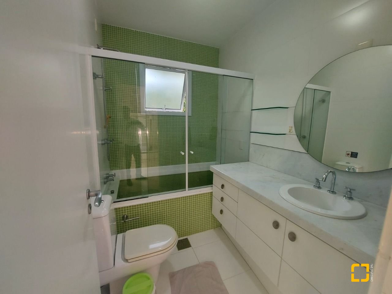 Casa com 475m², 14 quartos (sendo 7 suítes), 8 garagens, no bairro Canasvieiras em Florianópolis