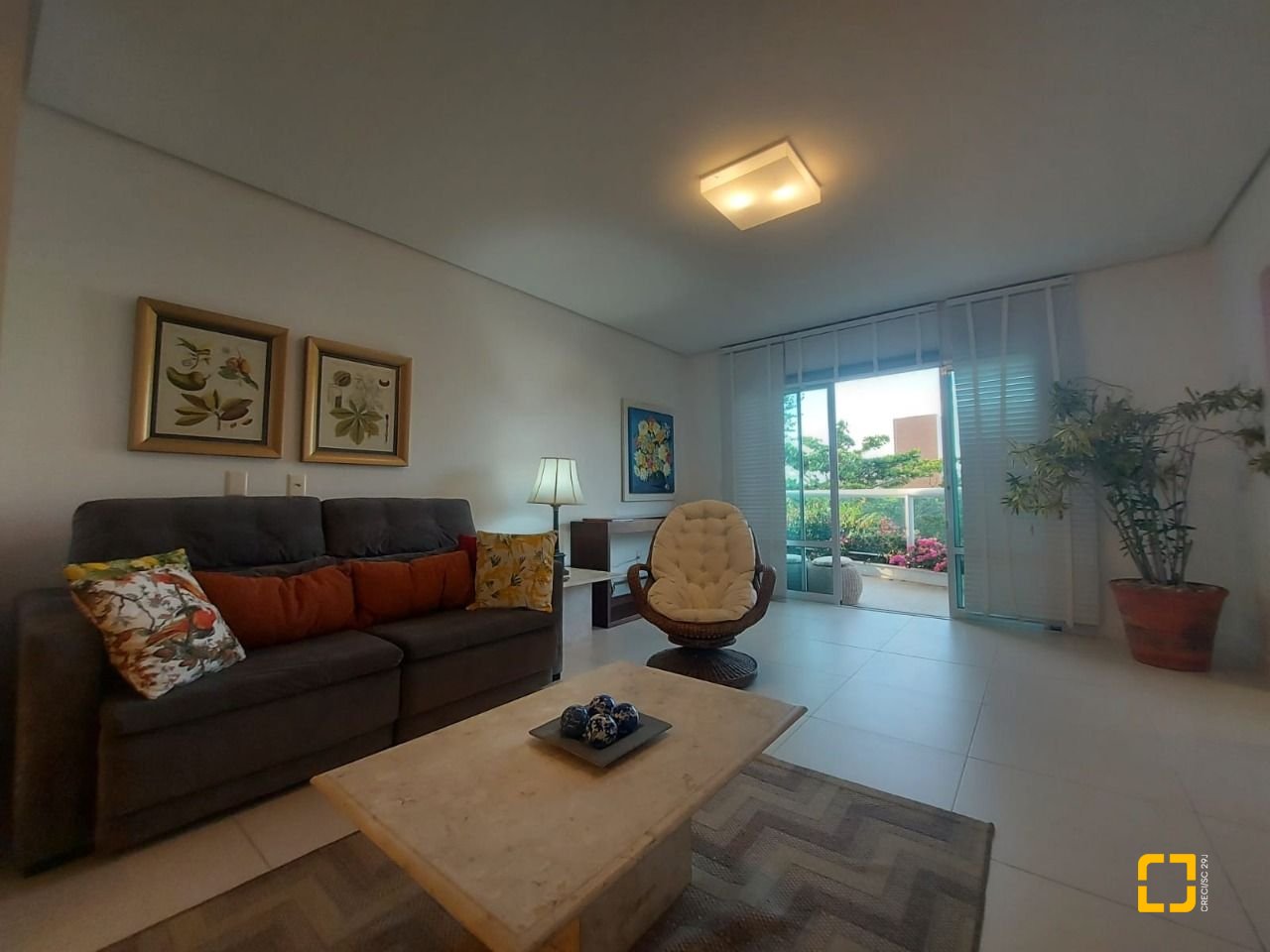 Casa com 475m², 14 quartos (sendo 7 suítes), 8 garagens, no bairro Canasvieiras em Florianópolis