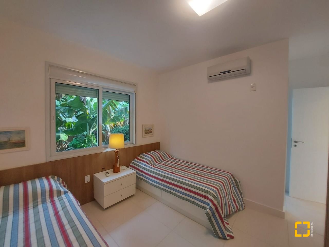 Casa com 475m², 14 quartos (sendo 7 suítes), 8 garagens, no bairro Canasvieiras em Florianópolis