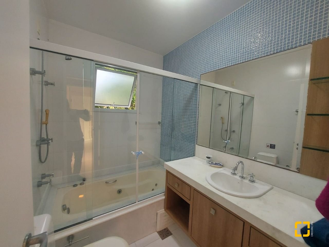 Casa com 475m², 14 quartos (sendo 7 suítes), 8 garagens, no bairro Canasvieiras em Florianópolis