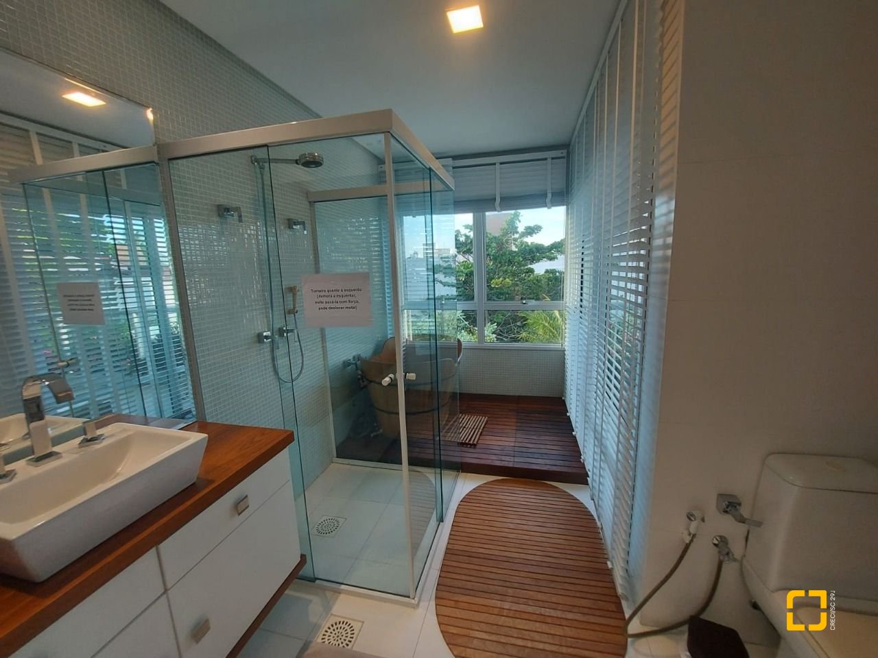 Casa com 475m², 14 quartos (sendo 7 suítes), 8 garagens, no bairro Canasvieiras em Florianópolis
