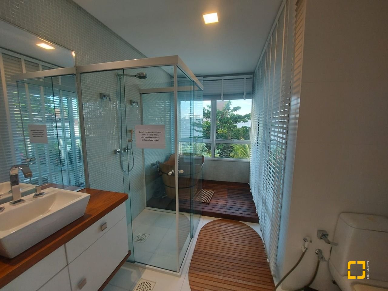 Casa com 475m², 14 quartos (sendo 7 suítes), 8 garagens, no bairro Canasvieiras em Florianópolis