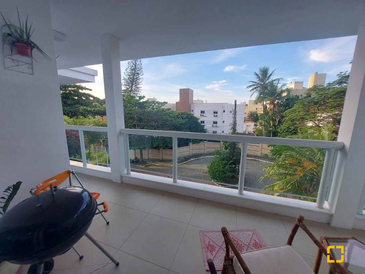 Casa com 475m², 14 quartos (sendo 7 suítes), 8 garagens, no bairro Canasvieiras em Florianópolis